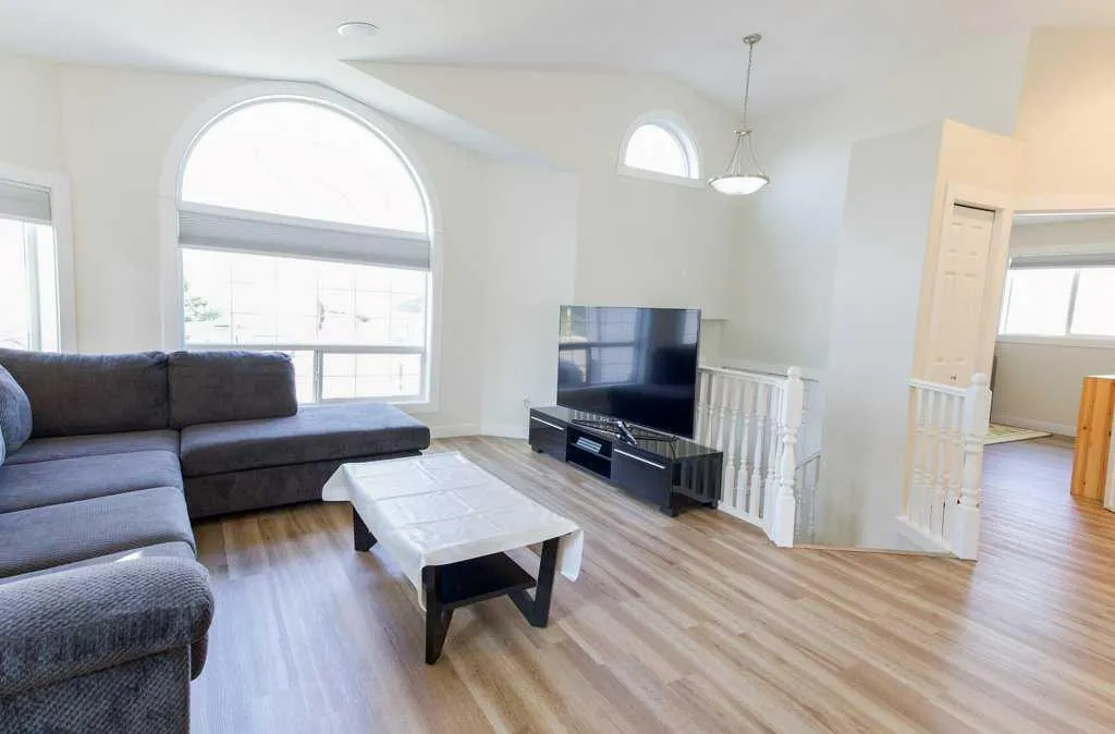 7 Langford Cres. Crescent