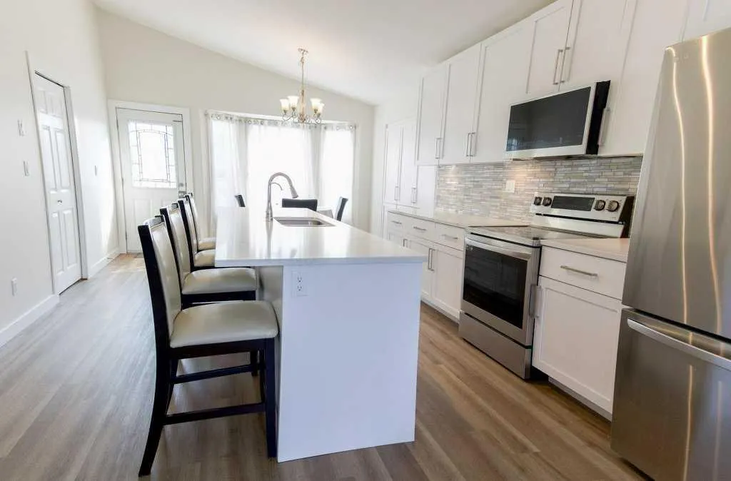 7 Langford Cres. Crescent