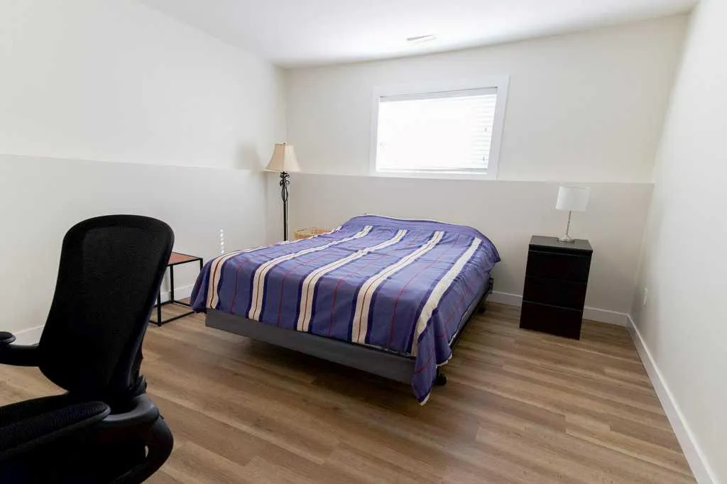 7 Langford Cres. Crescent