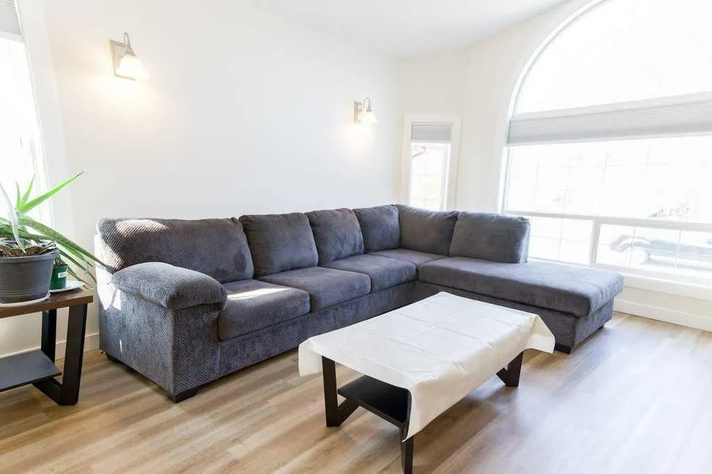 7 Langford Cres. Crescent