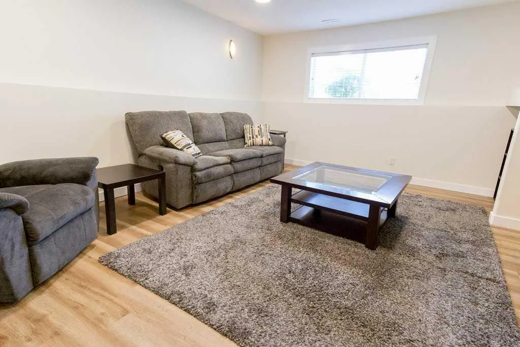 7 Langford Cres. Crescent