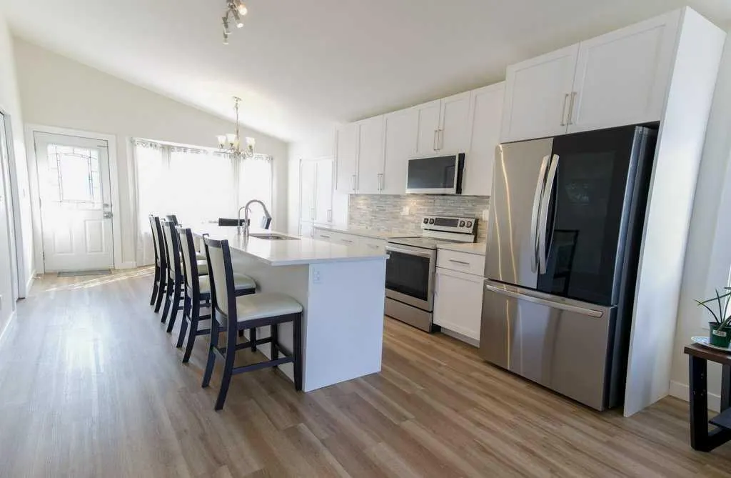 7 Langford Cres. Crescent