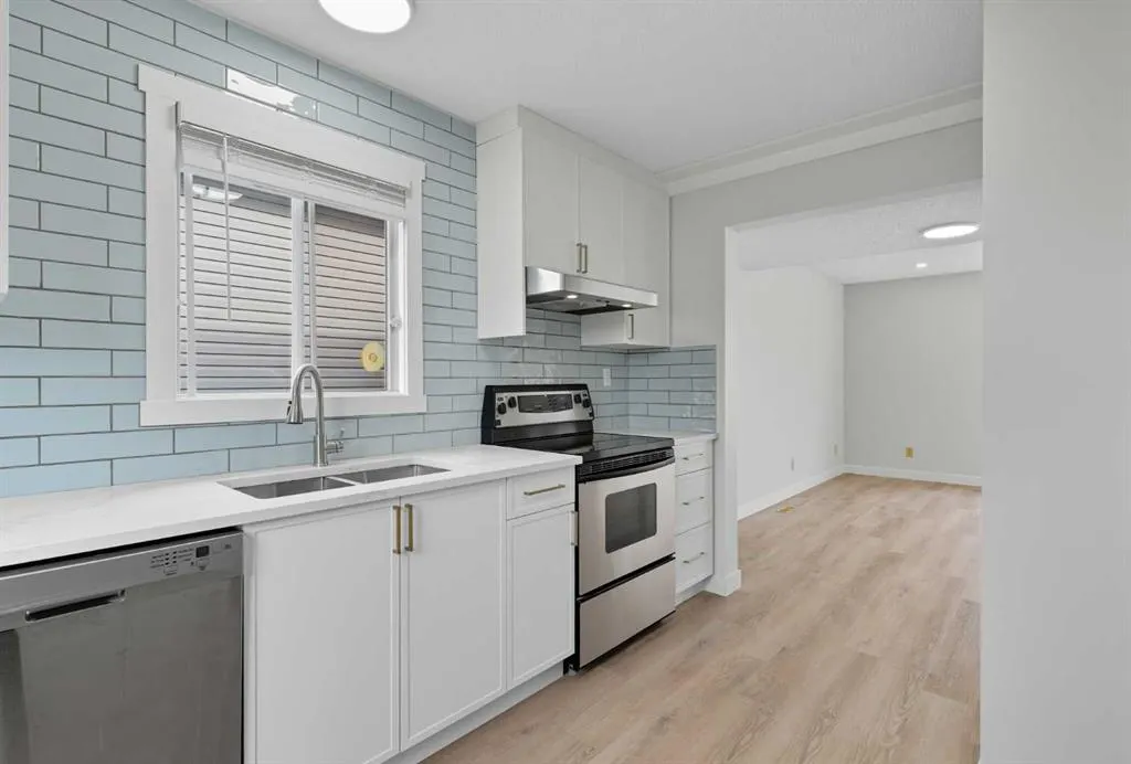 24 Castlebrook Rise NE