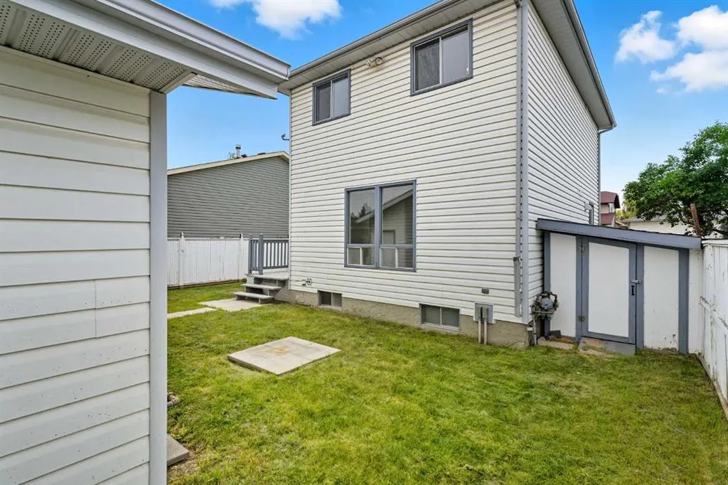 24 Castlebrook Rise NE