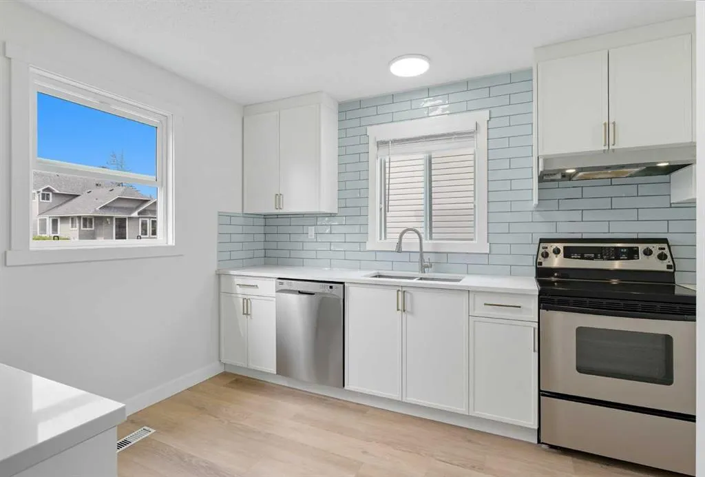 24 Castlebrook Rise NE