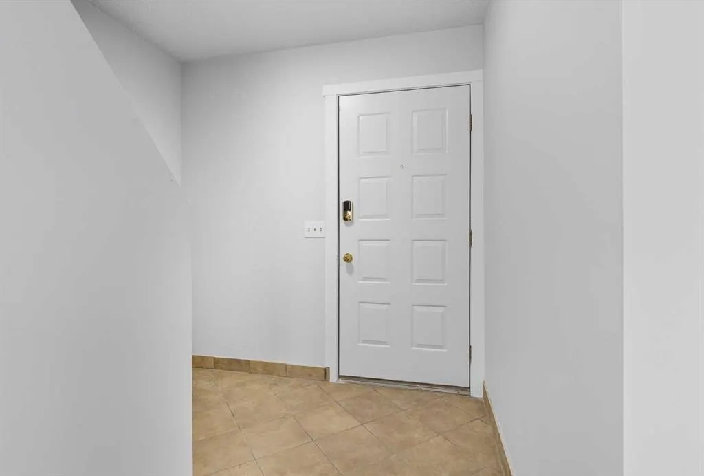 24 Castlebrook Rise NE