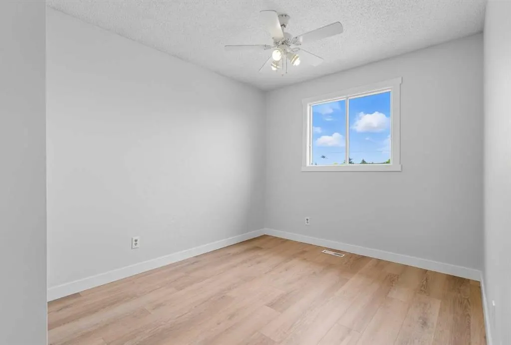 24 Castlebrook Rise NE