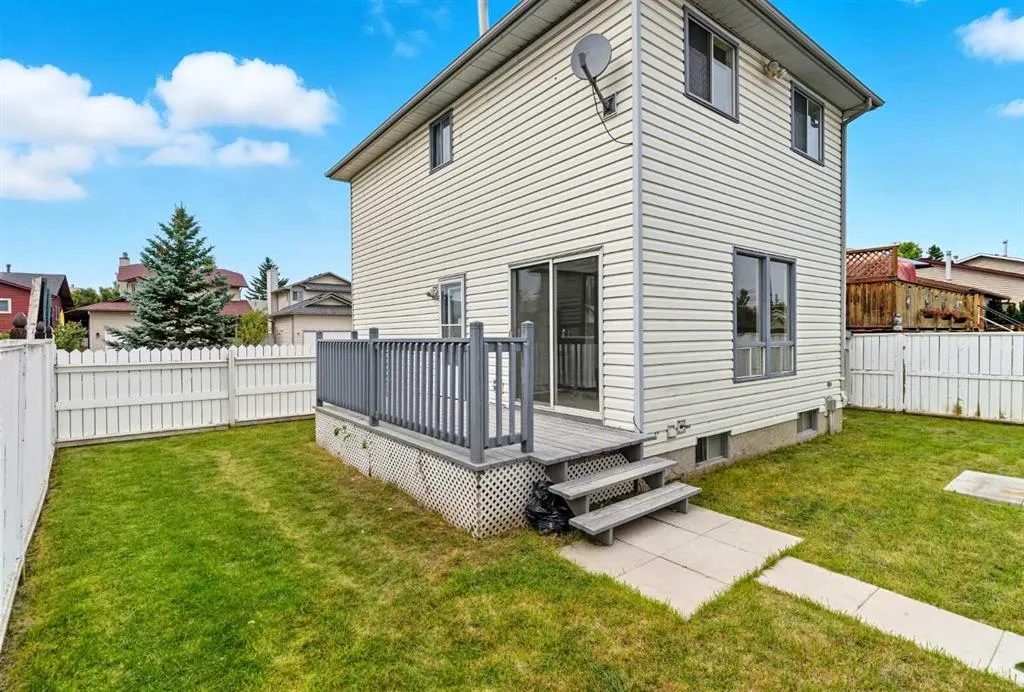24 Castlebrook Rise NE