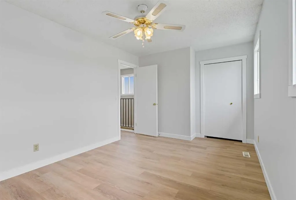 24 Castlebrook Rise NE