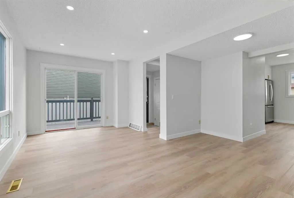 24 Castlebrook Rise NE
