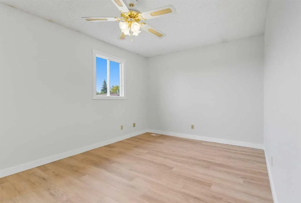 24 Castlebrook Rise NE