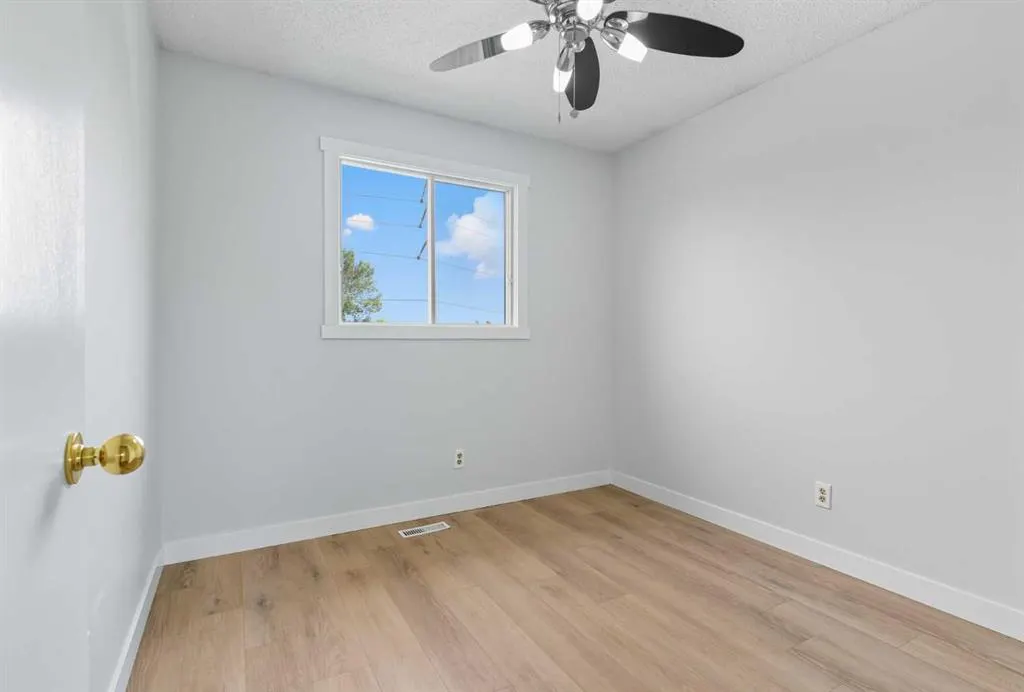 24 Castlebrook Rise NE