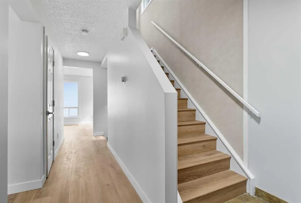 24 Castlebrook Rise NE