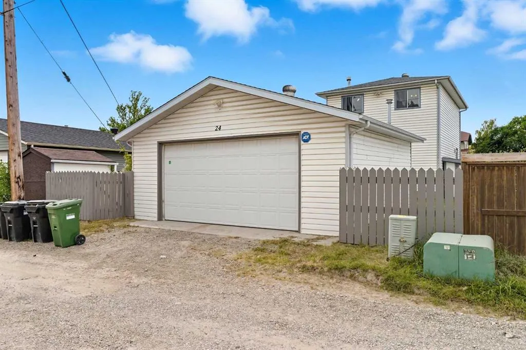 24 Castlebrook Rise NE