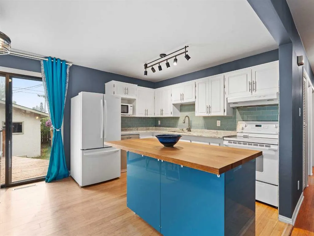 1989 Cottonwood Crescent SE