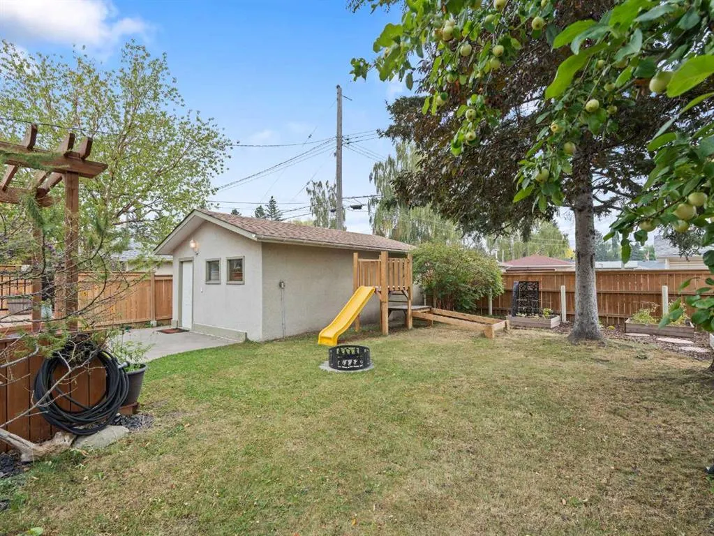 1989 Cottonwood Crescent SE