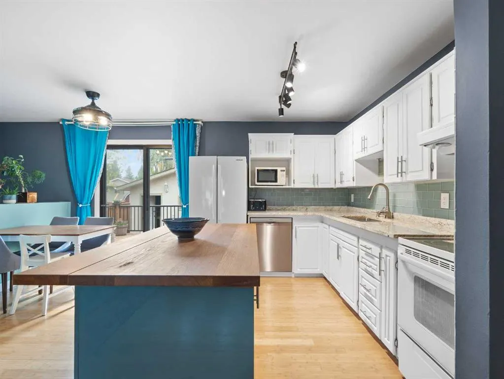 1989 Cottonwood Crescent SE