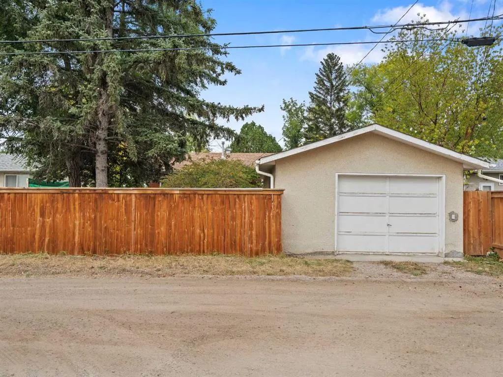 1989 Cottonwood Crescent SE
