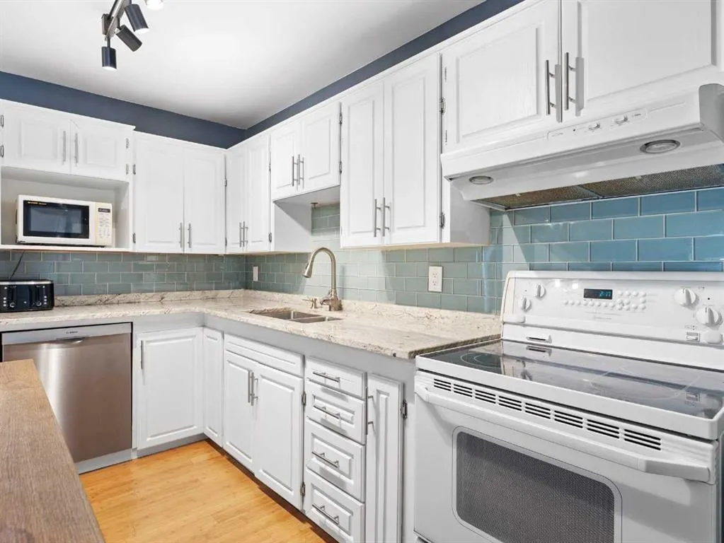 1989 Cottonwood Crescent SE
