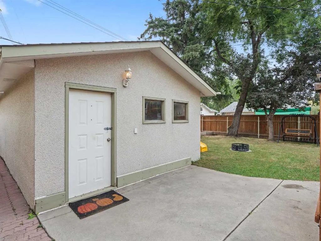 1989 Cottonwood Crescent SE