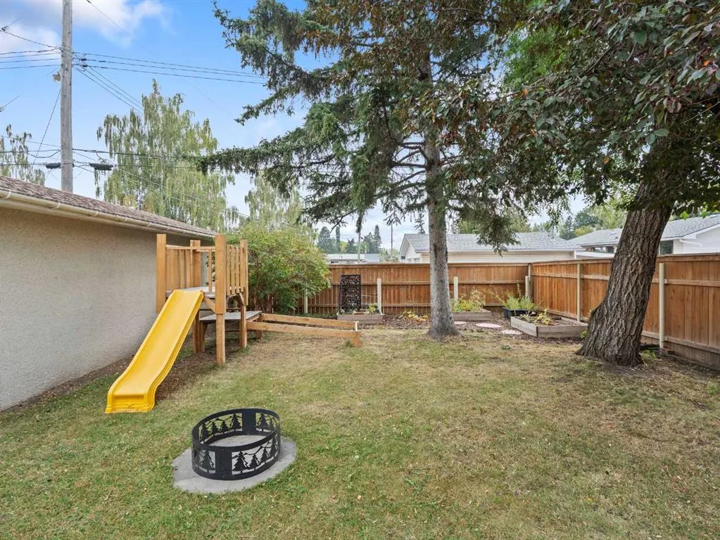 1989 Cottonwood Crescent SE