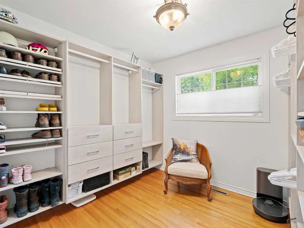 1989 Cottonwood Crescent SE