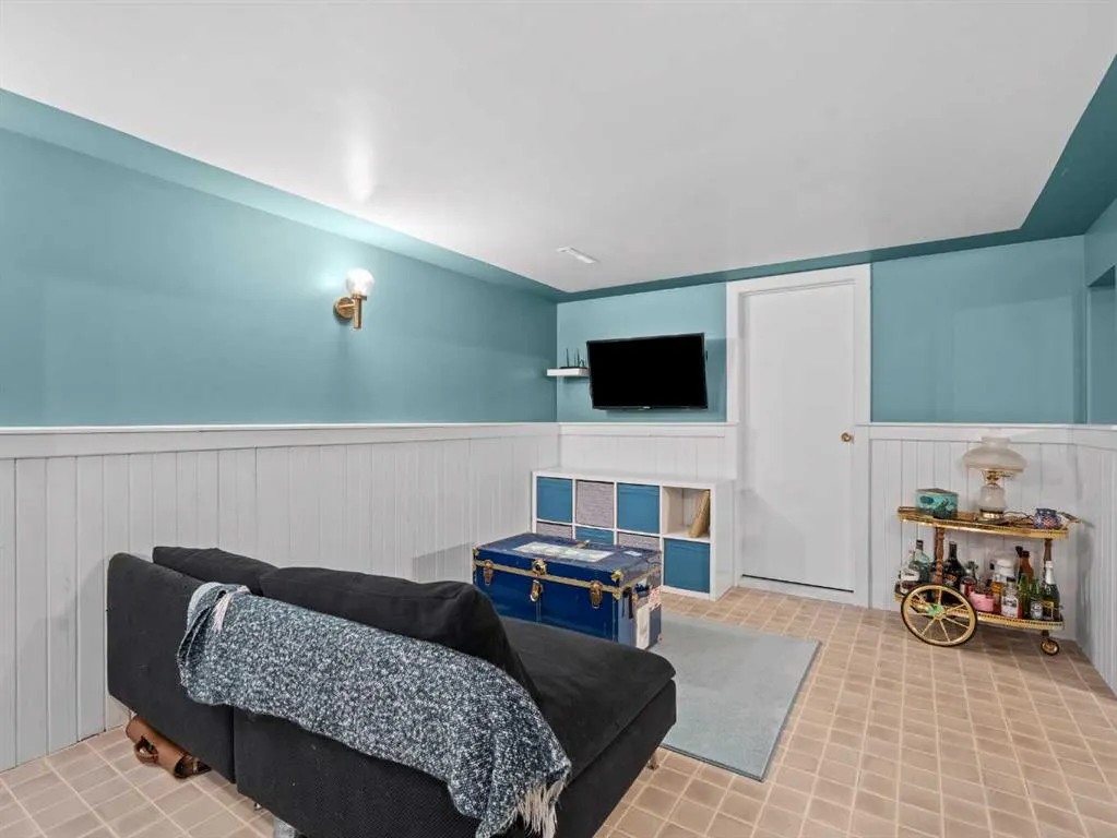 1989 Cottonwood Crescent SE