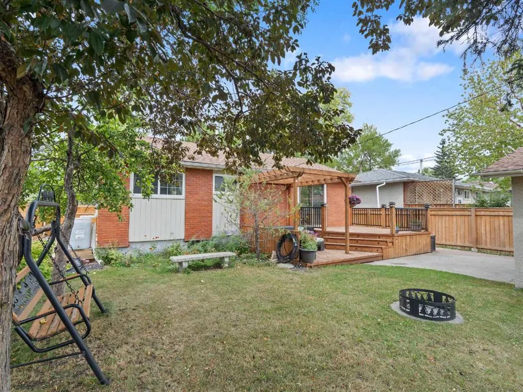1989 Cottonwood Crescent SE