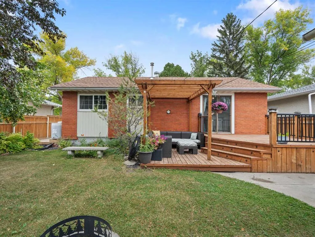 1989 Cottonwood Crescent SE