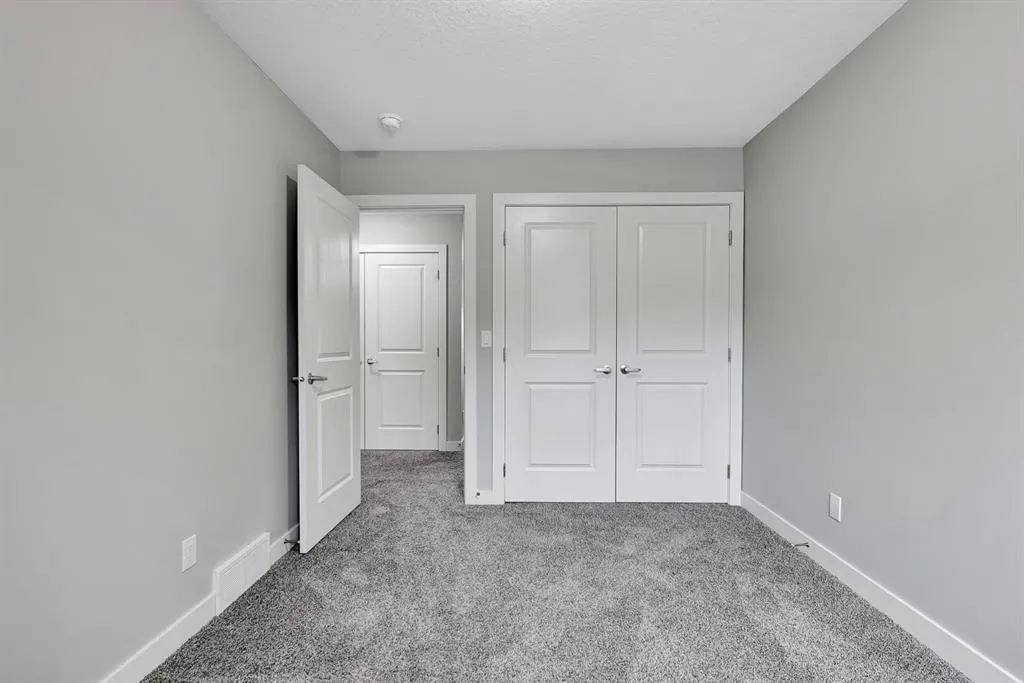 123 Crestbrook Way SW