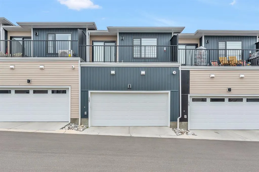 123 Crestbrook Way SW