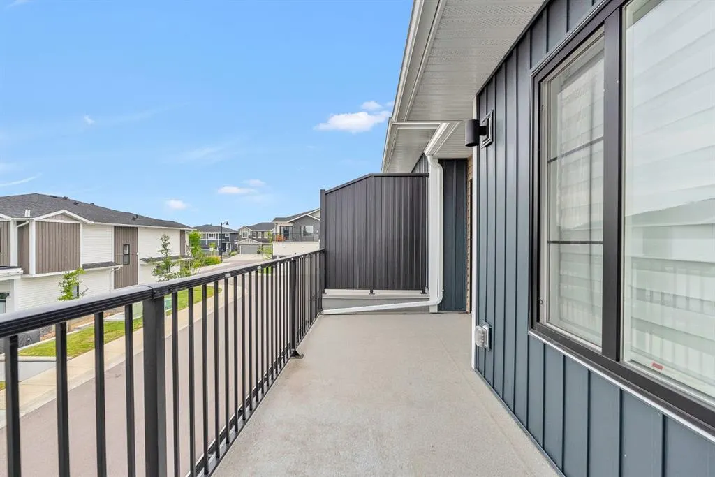 123 Crestbrook Way SW