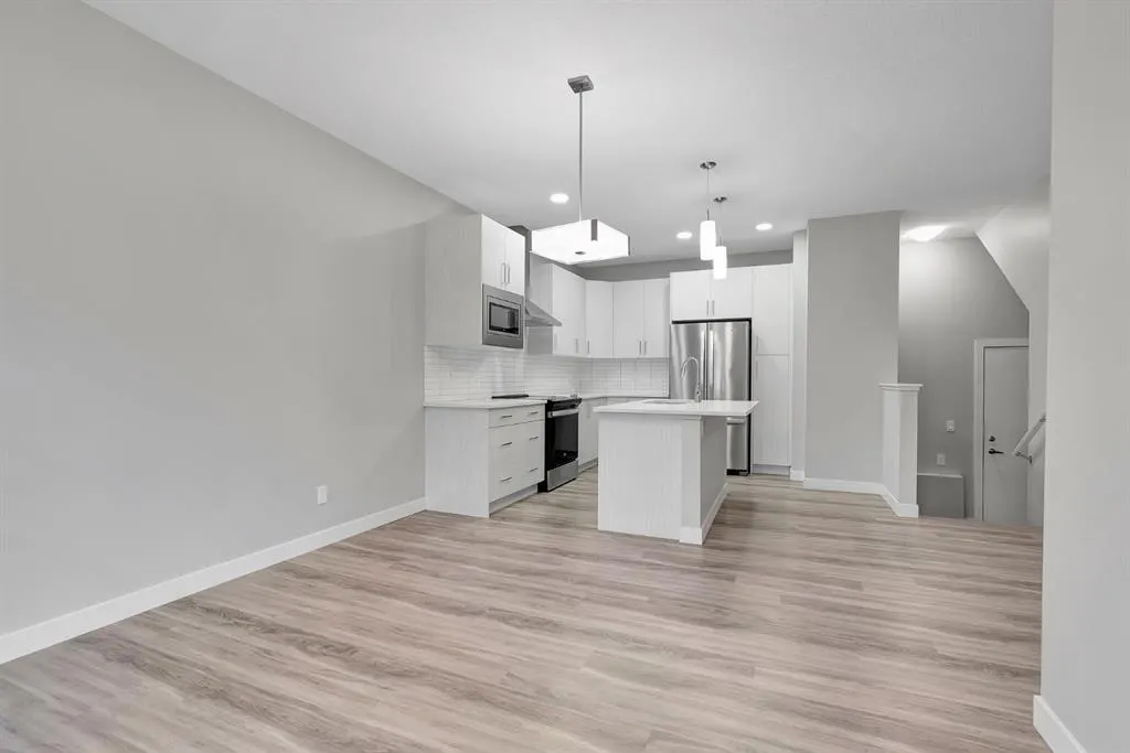 123 Crestbrook Way SW