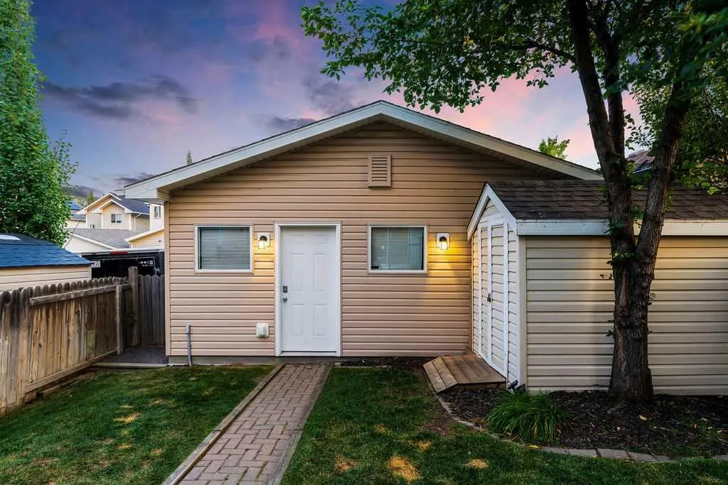 301 tuscany Drive NW