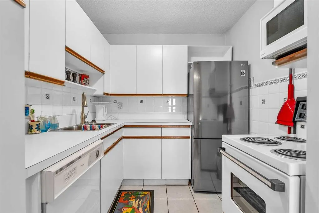516 Cedar Crescent SW, #102