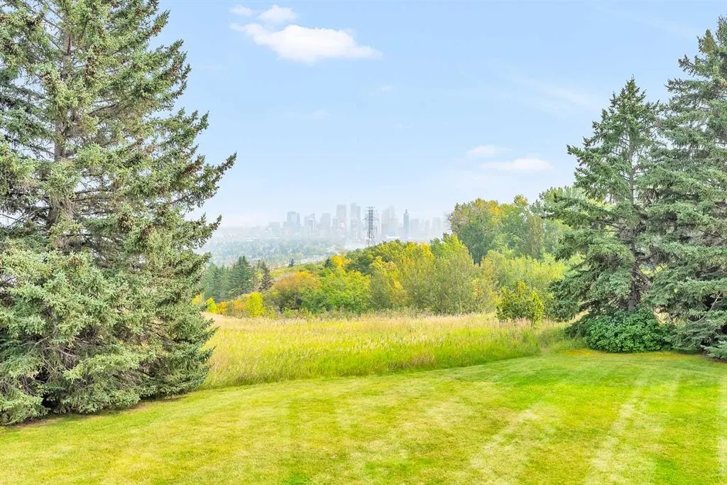 516 Cedar Crescent SW, #102