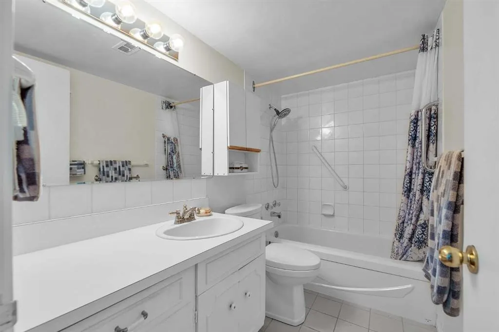516 Cedar Crescent SW, #102