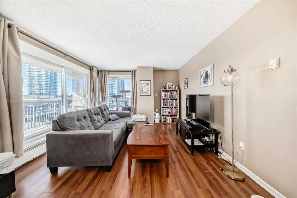 1334 12 Avenue SW, #808