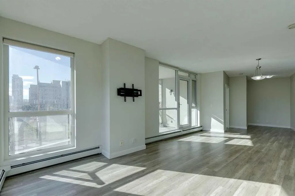 3 325 Street SE, #204