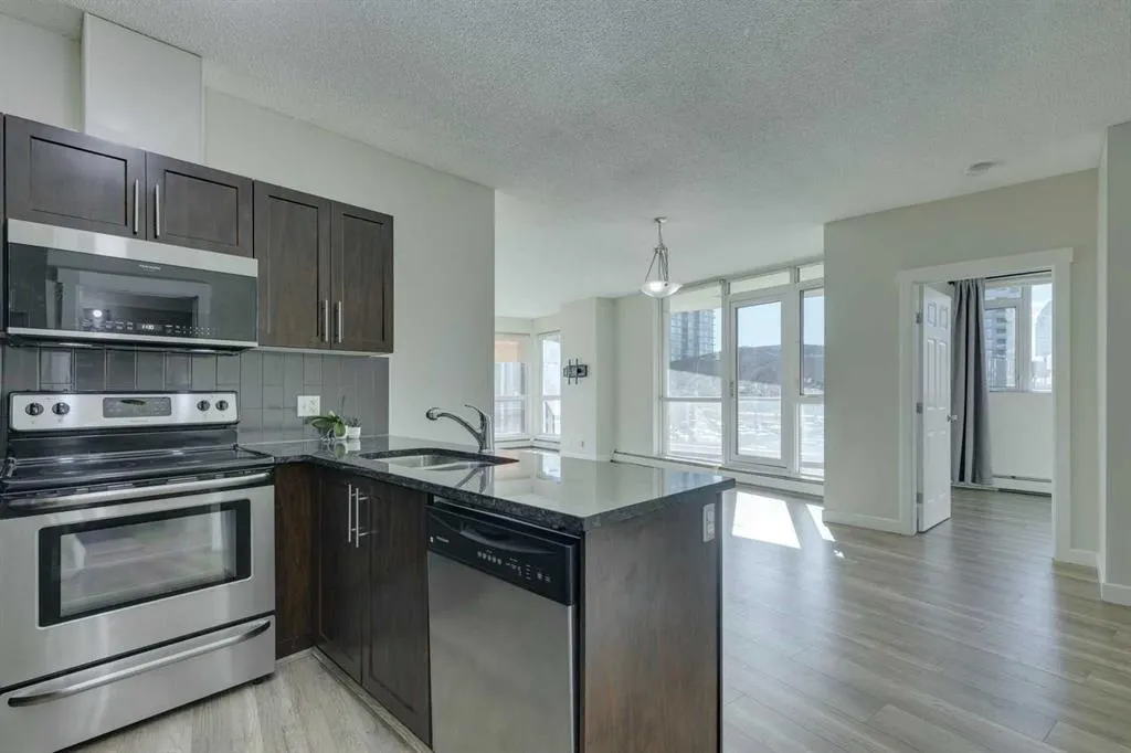 3 325 Street SE, #204