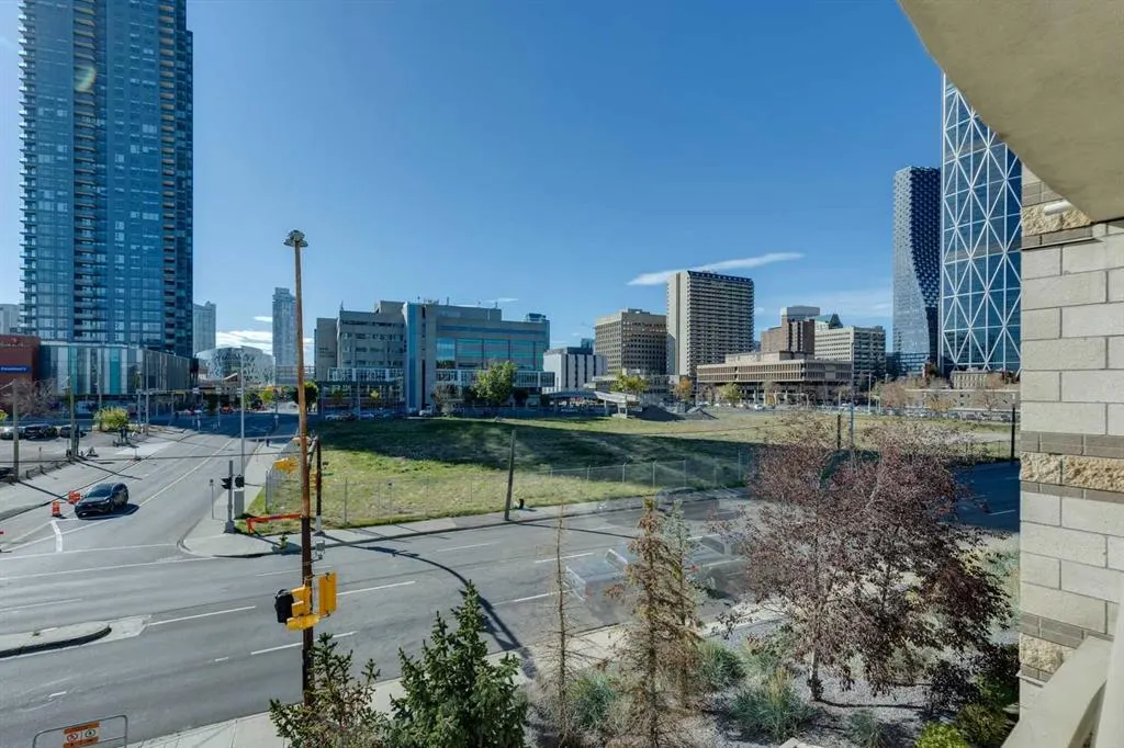 3 325 Street SE, #204