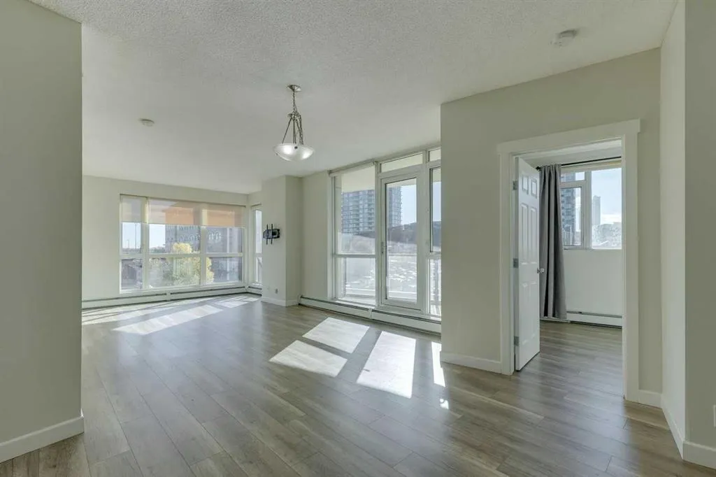 3 325 Street SE, #204