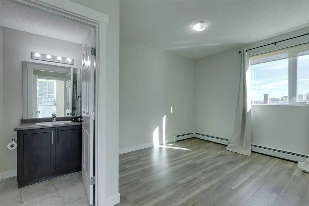 3 325 Street SE, #204