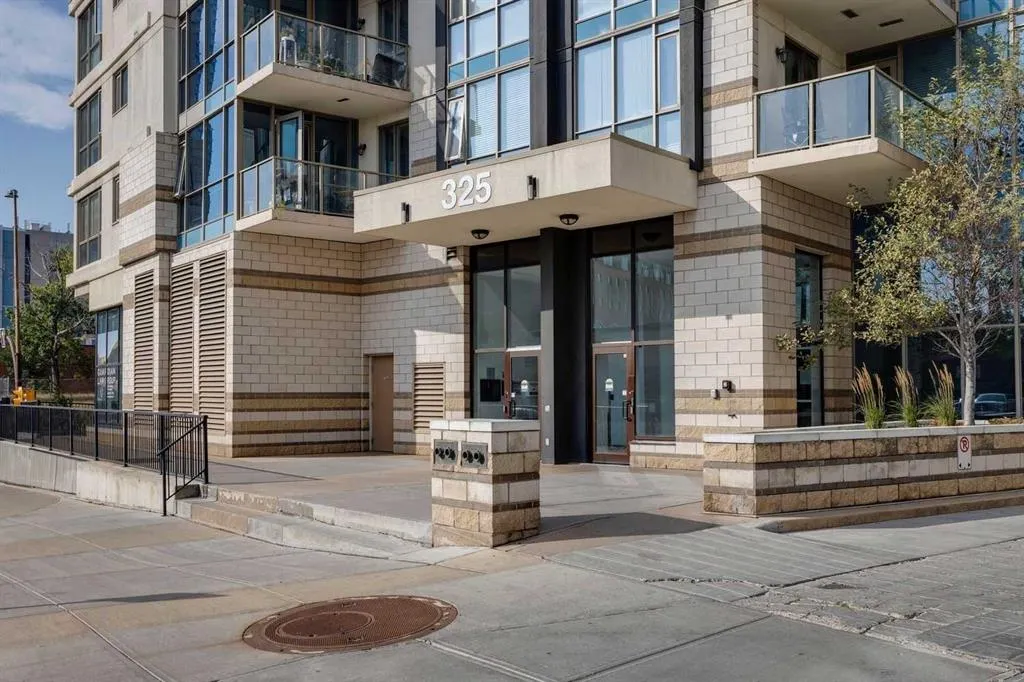 3 325 Street SE, #204