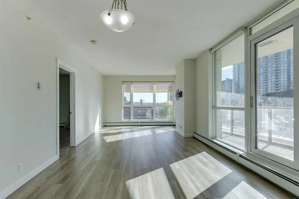 3 325 Street SE, #204