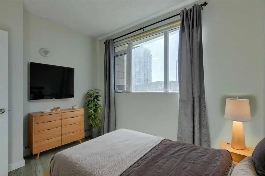 3 325 Street SE, #204