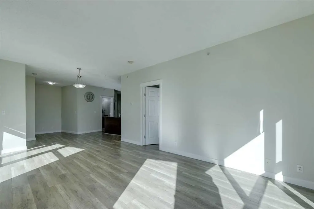 3 325 Street SE, #204