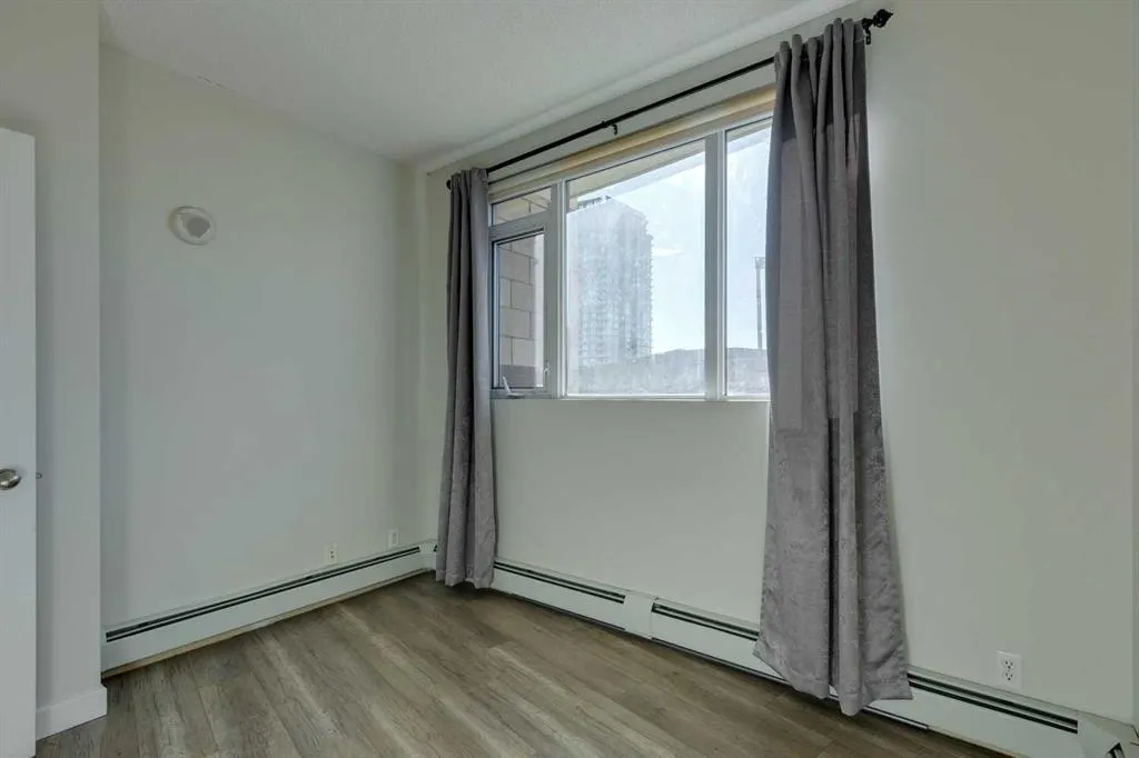3 325 Street SE, #204