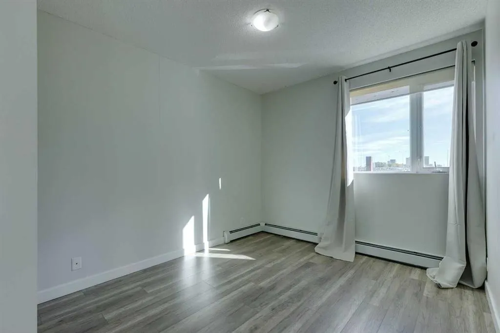 3 325 Street SE, #204