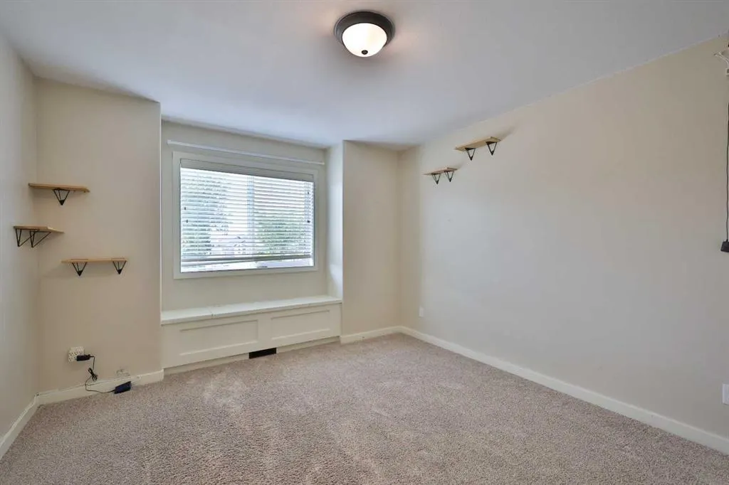 74 Rivermont Crescent W
